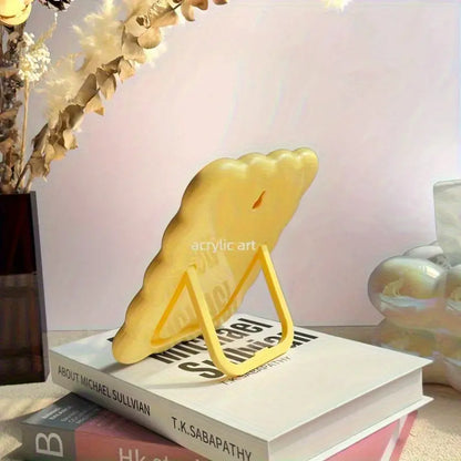 Cadre décoratif en lait jaune charmant avec motif floral vibrant