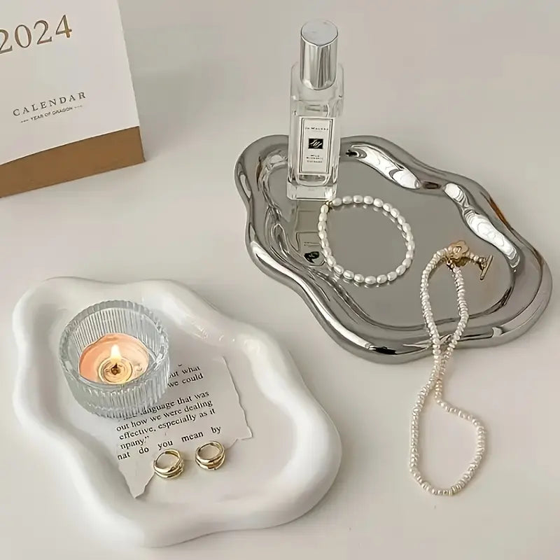 Élégant Plateau de Bijoux en Résine avec Design Floral